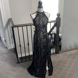 Small Guess Geo-lace dress as seen on Gigi Hadid. Excellent condition